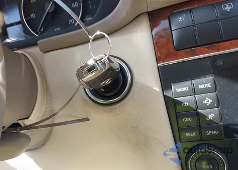 2005 Mercedes-Benz C 240 Luxury 4Matic z USA, uszkodzony, nr VIN WDBRF81J85F667753